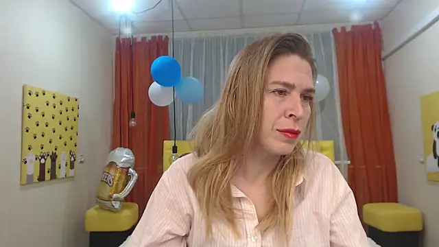 Snapshot of TessaDaybreak chatting on September 18, 6:37 am TessaDaybreak online show from September 18, 6:37 am