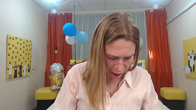 Snapshot of TessaDaybreak chatting on September 24, 6:17 am TessaDaybreak online show from September 24, 6:17 am