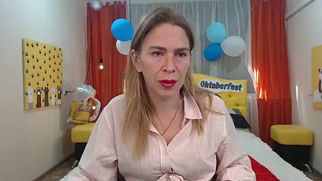 Snapshot of TessaDaybreak chatting on September 25, 6:28 am TessaDaybreak online show from September 25, 6:28 am