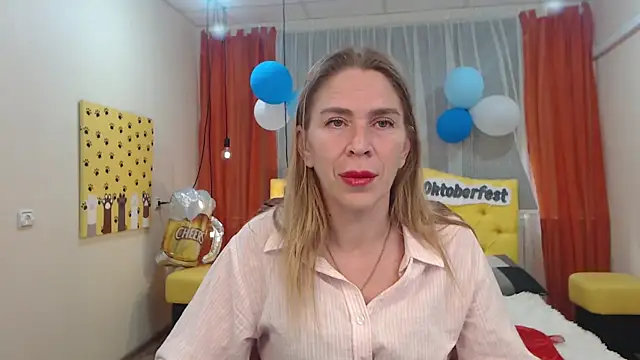 Snapshot of TessaDaybreak chatting on September 26, 6:28 am TessaDaybreak online show from September 26, 6:28 am