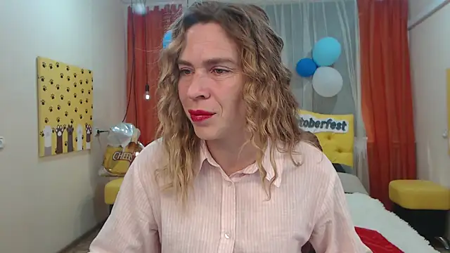 Snapshot of TessaDaybreak chatting on September 29, 6:29 am TessaDaybreak online show from September 29, 6:29 am