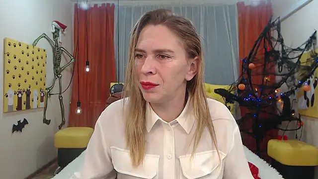 Snapshot of TessaDaybreak chatting on October 11, 6:56 am TessaDaybreak online show from October 11, 6:56 am