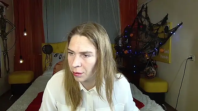 Snapshot of TessaDaybreak chatting on October 15, 7:41 am TessaDaybreak online show from October 15, 7:41 am