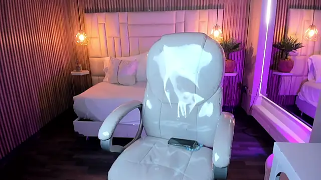 MelanieHillss online show from October 19, 5:08 am