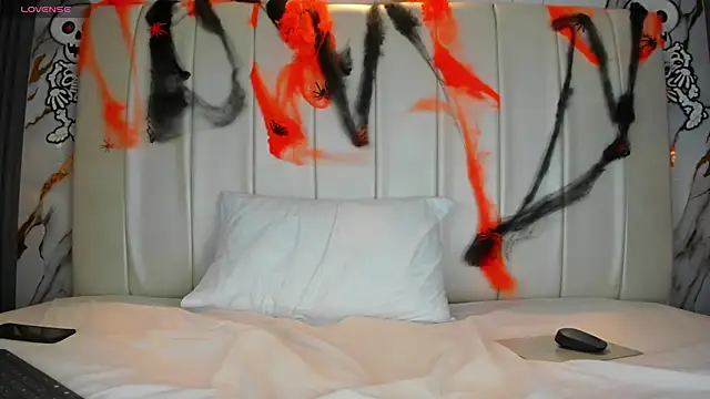 Snapshot of EvaMillins chatting on October 28, 4:05 am EvaMillins online show from October 28, 4:05 am