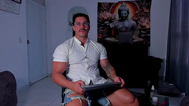 Snapshot of Valentino_Dosantos_ chatting on November 8, 1:55 pm Valentino Dosantos online show from November 8, 1:55 pm