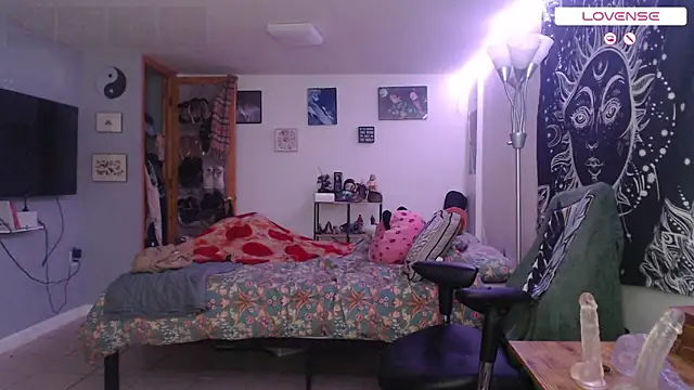 Snapshot of wetwildwhore chatting on October 28, 7:05 pm wetwildwhore online show from October 28, 7:05 pm