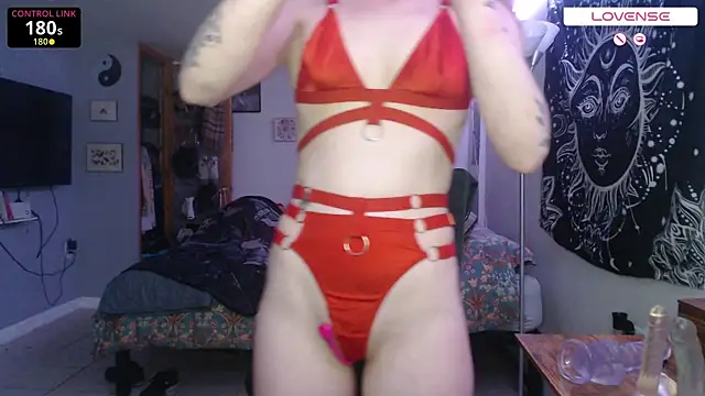 Snapshot of wetwildwhore chatting on October 29, 8:54 pm wetwildwhore online show from October 29, 8:54 pm