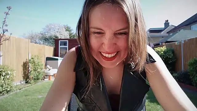 eatmypie69 online show from April 8, 9:42 am