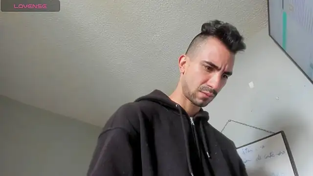 Snapshot of K_cique chatting on October 1, 5:30 pm K cique online show from October 1, 5:30 pm