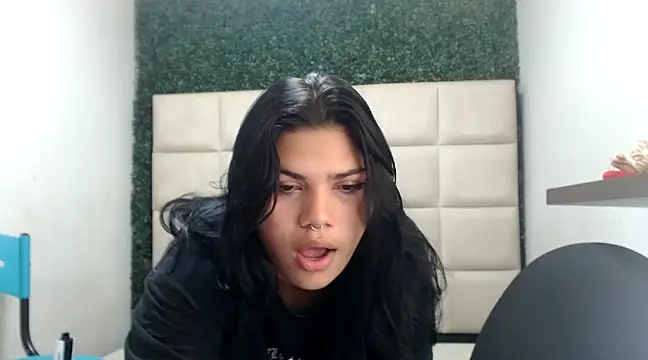 Snapshot of melany_rouse18 chatting on February 16, 10:21 pm melany rouse18 online show from February 16, 10:21 pm