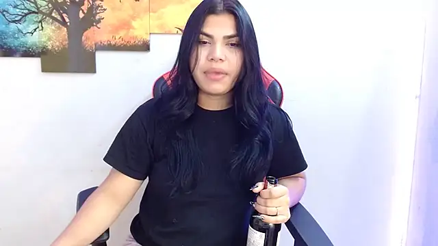 Snapshot of melany_rouse18 chatting on March 7, 8:45 am melany rouse18 online show from March 7, 8:45 am