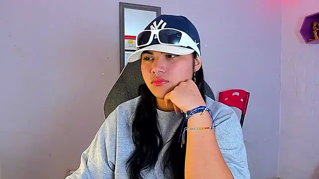 Snapshot of melany_rouse18 chatting on October 4, 1:47 am melany rouse18 online show from October 4, 1:47 am