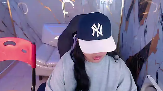 Snapshot of melany_rouse18 chatting on October 4, 1:53 pm melany rouse18 online show from October 4, 1:53 pm