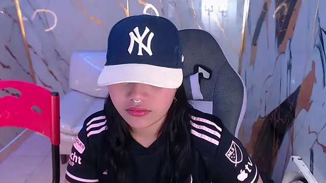 Snapshot of melany_rouse18 chatting on October 5, 12:58 pm melany rouse18 online show from October 5, 12:58 pm