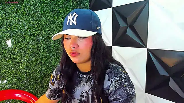 Snapshot of melany_rouse18 chatting on October 23, 12:43 am melany rouse18 online show from October 23, 12:43 am