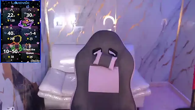 Snapshot of melany_rouse18 chatting on October 23, 4:39 pm melany rouse18 online show from October 23, 4:39 pm