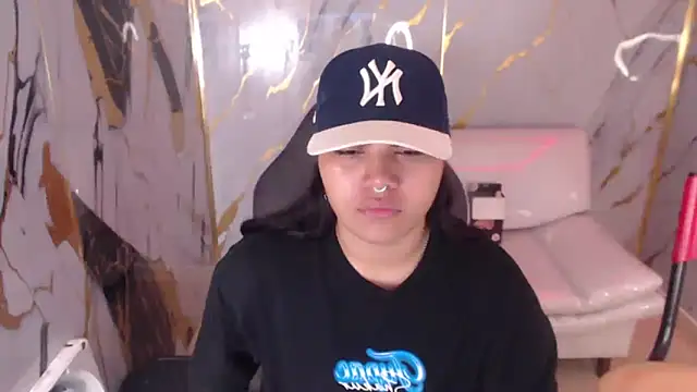 Snapshot of melany_rouse18 chatting on October 29, 11:45 am melany rouse18 online show from October 29, 11:45 am