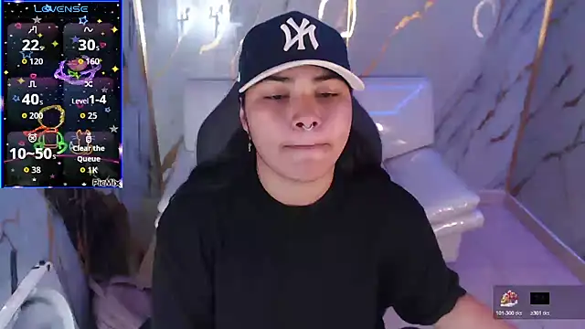 Snapshot of melany_rouse18 chatting on November 1, 2:02 am melany rouse18 online show from November 1, 2:02 am