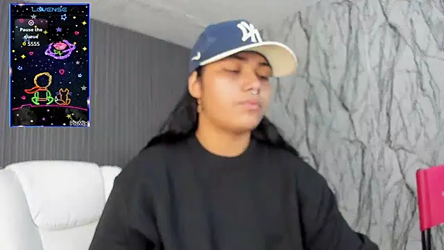 Snapshot of melany_rouse18 chatting on November 8, 6:18 pm melany rouse18 online show from November 8, 6:18 pm