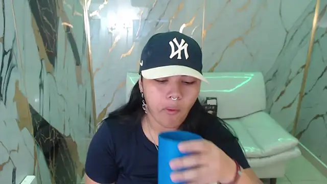 Snapshot of melany_rouse18 chatting on November 18, 11:36 am melany rouse18 online show from November 18, 11:36 am