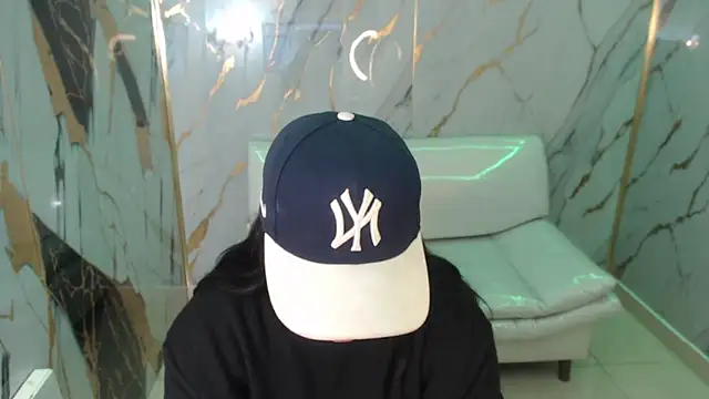 Snapshot of melany_rouse18 chatting on November 19, 3:34 pm melany rouse18 online show from November 19, 3:34 pm