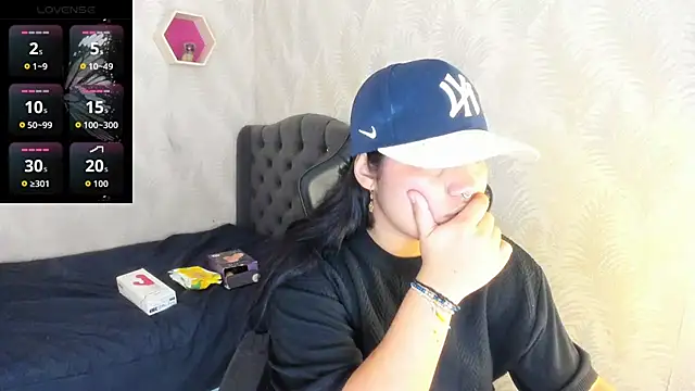 Snapshot of melany_rouse18 chatting on December 3, 9:24 pm melany rouse18 online show from December 3, 9:24 pm