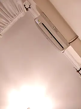 Loly2025 online show from September 20, 9:05 pm