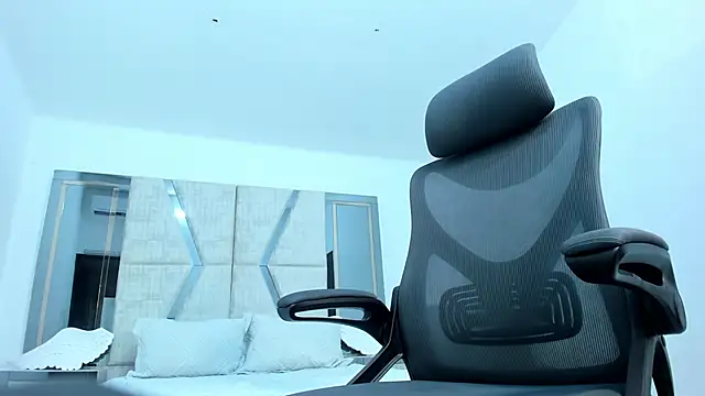 JacobRoberts1 online show from February 14, 8:52 am