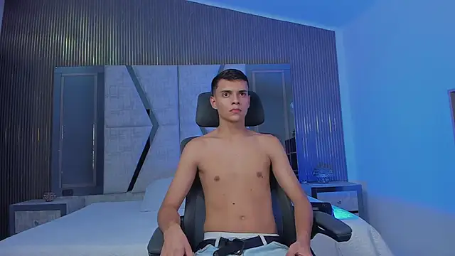 JacobRoberts1 online show from October 1, 8:26 pm