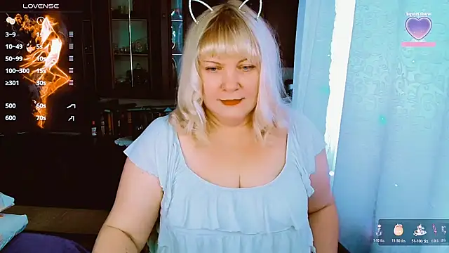 Snapshot of FlowerButterf chatting on November 7, 6:35 am FlowerButterf online show from November 7, 6:35 am