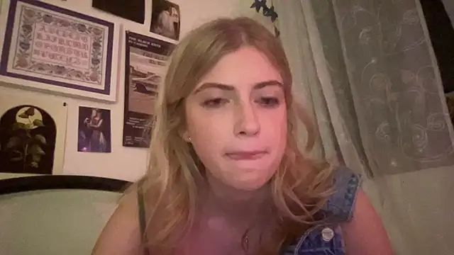 Snapshot of sinfulblonde1 chatting on February 18, 2:16 am sinfulblonde1 online show from February 18, 2:16 am