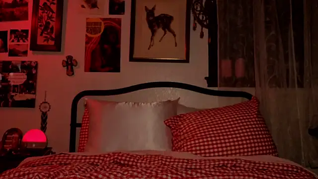 Snapshot of sinfulblonde1 chatting on September 25, 5:55 am sinfulblonde1 online show from September 25, 5:55 am