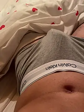 Snapshot of tiago499 chatting on February 15, 6:12 pm tiago499 online show from February 15, 6:12 pm