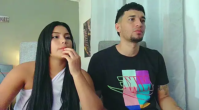 Snapshot of Reina_paola chatting on February 16, 3:37 am Reina paola online show from February 16, 3:37 am