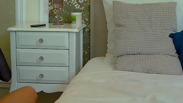 Snapshot of ScarlettShine chatting on March 3, 9:59 pm ScarlettShine online show from March 3, 9:59 pm