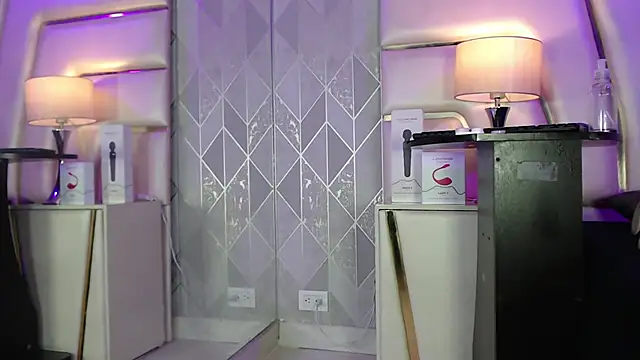 AnahisBennett online show from October 31, 3:40 am