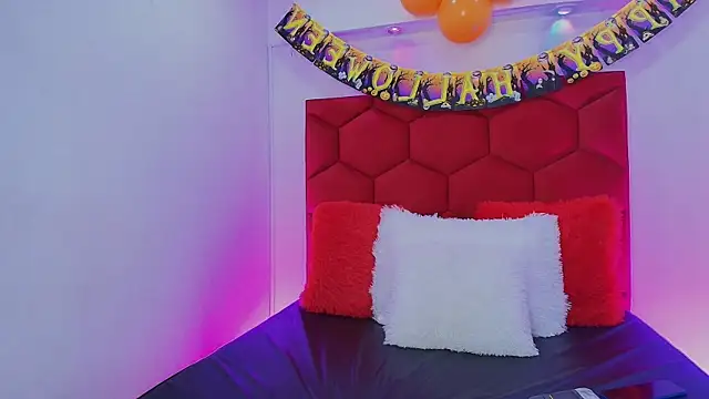 Snapshot of LoreleyNovoa chatting on October 10, 3:49 am LoreleyNovoa online show from October 10, 3:49 am