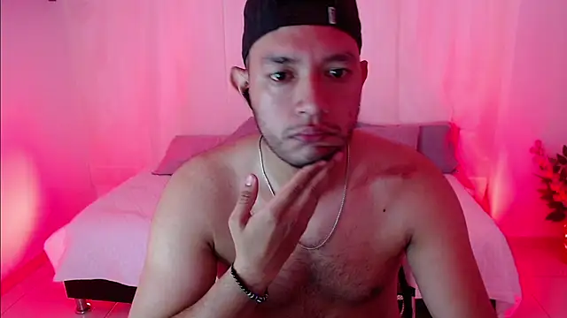 Snapshot of Double_R12 chatting on March 17, 12:25 pm Double R12 online show from March 17, 12:25 pm