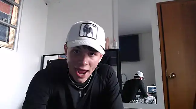 Snapshot of Smith_boy_25 chatting on February 20, 10:15 pm Smith boy 25 online show from February 20, 10:15 pm