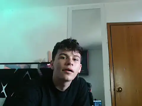 Snapshot of Smith_boy_25 chatting on February 21, 9:54 pm Smith boy 25 online show from February 21, 9:54 pm