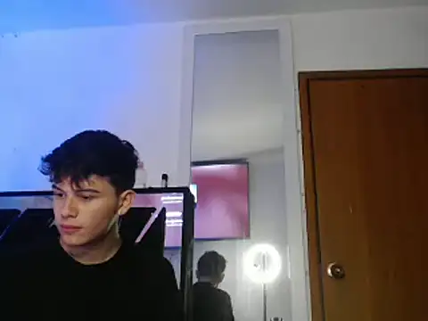 Snapshot of Smith_boy_25 chatting on February 22, 1:00 am Smith boy 25 online show from February 22, 1:00 am