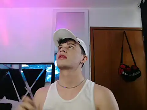 Snapshot of Smith_boy_25 chatting on February 23, 8:11 pm Smith boy 25 online show from February 23, 8:11 pm