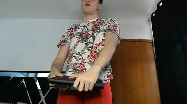 Snapshot of Smith_boy_25 chatting on February 27, 9:25 pm Smith boy 25 online show from February 27, 9:25 pm