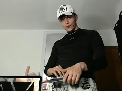 Snapshot of Smith_boy_25 chatting on March 1, 9:15 pm Smith boy 25 online show from March 1, 9:15 pm