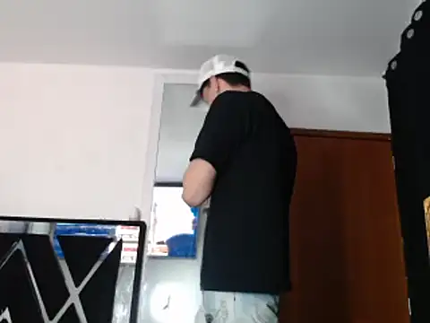 Snapshot of Smith_boy_25 chatting on March 3, 1:31 am Smith boy 25 online show from March 3, 1:31 am