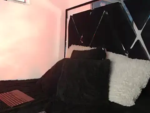 Snapshot of Smith_boy_25 chatting on March 6, 10:04 pm Smith boy 25 online show from March 6, 10:04 pm