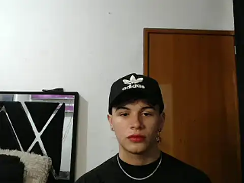 Snapshot of Smith_boy_25 chatting on March 13, 9:59 pm Smith boy 25 online show from March 13, 9:59 pm