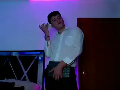 Snapshot of Smith_boy_25 chatting on March 21, 10:28 pm Smith boy 25 online show from March 21, 10:28 pm