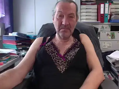 HMStraps01 online show from March 16, 10:11 am